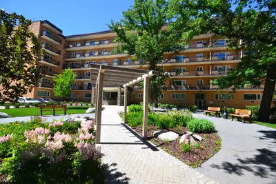 Bright and renovated 1-bedroom in Osborne Village!