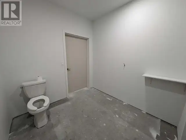 533 4 Street SE Medicine Hat, Alberta in Commercial & Office Space for Rent in Medicine Hat - Image 14