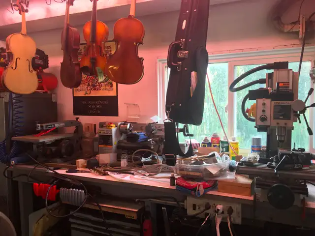 Violin, cello and string instrument Luthier5502229025292390411