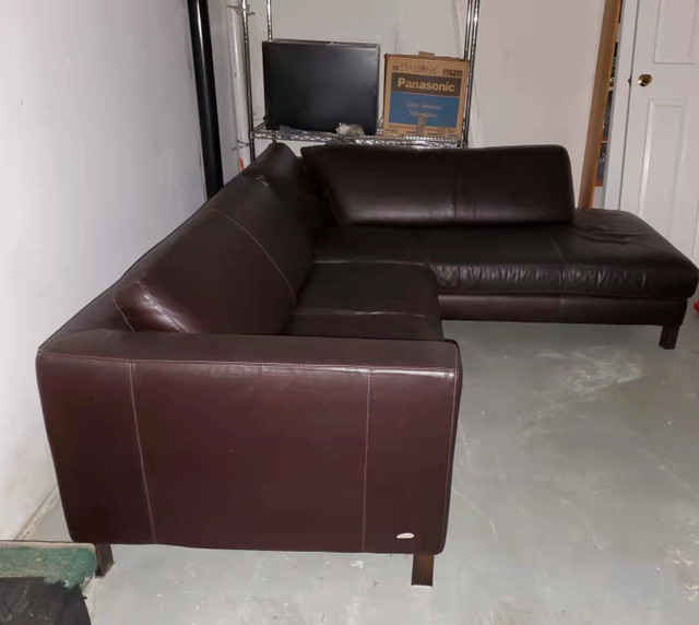 Made in Italy Brown 100% Cowhide Leather Sectional Sofa Like New in Couches & Futons in Belleville