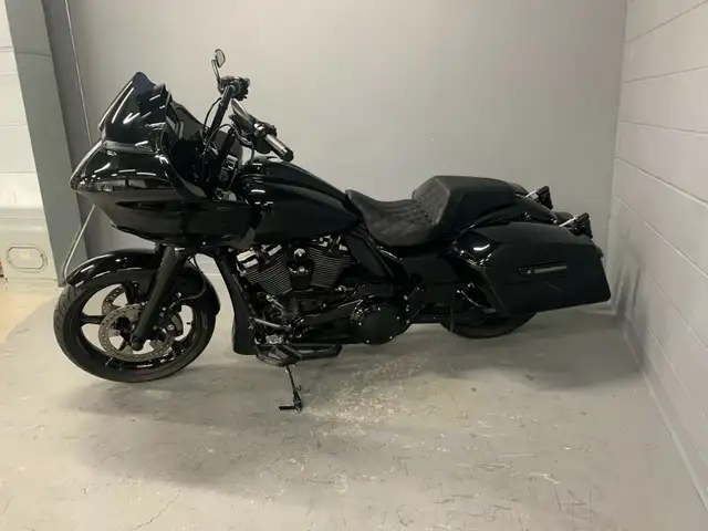2017 Harley-Davidson Road Glide Special in Street, Cruisers & Choppers in Oshawa / Durham Region - Image 3