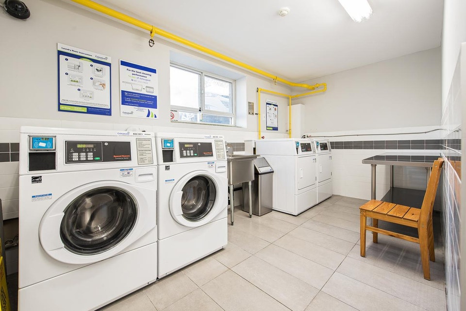 Studio Apartment for Rent - 212 Lakeshore Road East 3