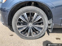 Trustworthy and worry-free, this 2023 Volvo XC60 Plus Bright Theme | AWD | Park Assist Sensors | Bac... (image 9)