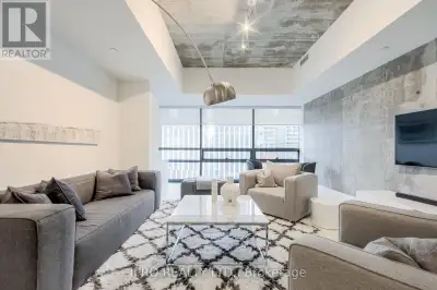 Crazy price -- $750 per SQFT in Downtown Toronto **** Spacious 920 sqft condo unit, 100 Walk Score**...