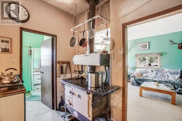 7465 Broadwater Road Castlegar, British Columbia in Houses for Sale in Nelson - Image 35