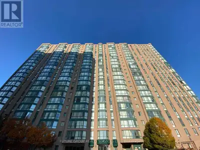 **Beautiful & Spacious, Over 940 Sq.Ft. Unit With 1Br+Den+Solarium & Parking** Next To Cooksville Go...