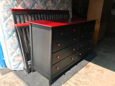 A vendre ,très beau set de chambre de bonne qualité en très bonne condition un bureau avec miroir ,2...