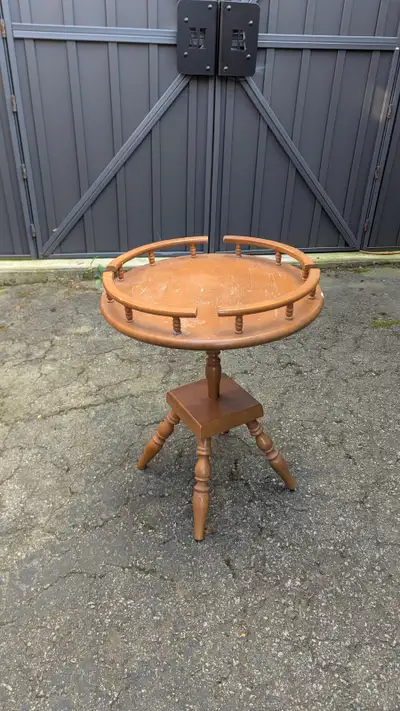 Round End table, View more
