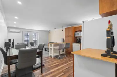 LIBRE DÈS MAINTENANT --- Condo / Appartement 3 1/2 (1 chambre) meublé et équipé à louer Brossard ---...