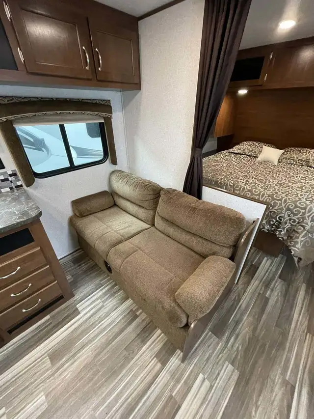 2017 JAYCO JAYFLIGHT 23RB (FINANCING AVAILABLE) in Travel Trailers & Campers in Strathcona County - Image 8