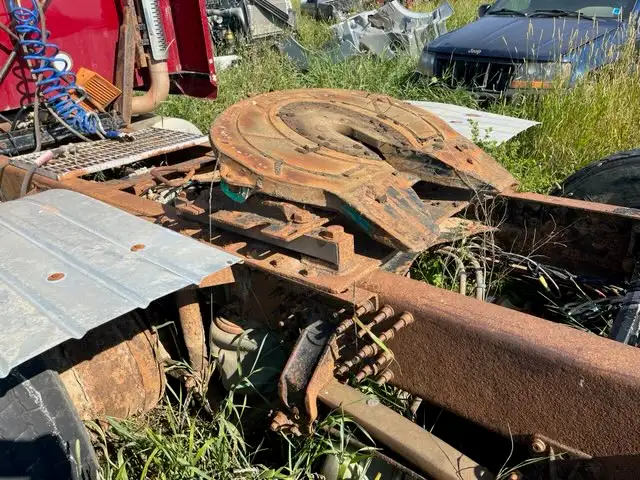 5th WHEELS HOLLAND YOST FONTAINE SOME WITH SLIDES in Heavy Equipment Parts & Accessories in Edmonton - Image 7