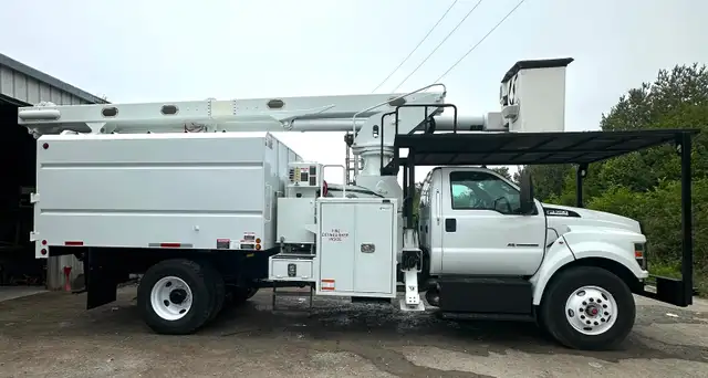 2020 Ford Forestry Truck Altec LR7-60E70 in Other in Whitehorse - Image 4