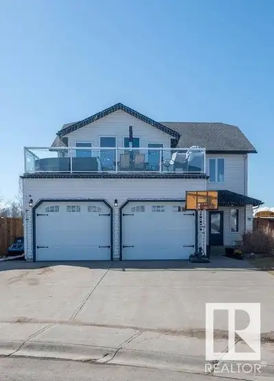 Did you see the view of the Lake from that massive front deck? WOW. This is a wonderful place to cal...