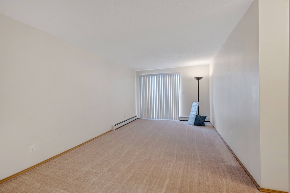 2 Bed x 1 Bath Apartment for Rent on Rollyview Road 5