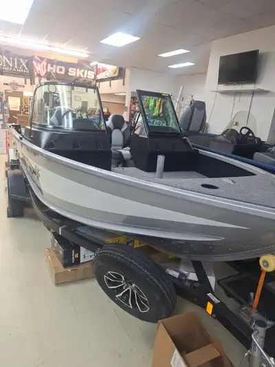 SAVE NOW! $1500 OFF INVOICE. PROMO ENDS MARCH 21, 2026 New 16'7" Alumacraft with durable 2XB hull, 7...