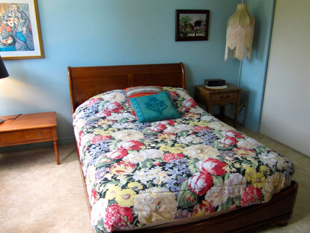 Vintage look – Cannon Reversible Db Bed Comforter w. 2 Shams in Bedding in Dartmouth