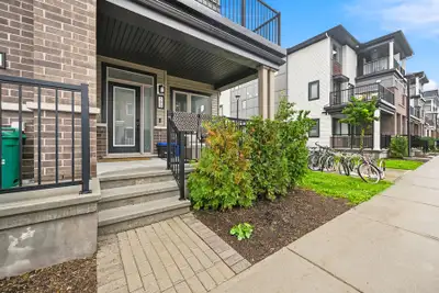 Ottawa, Stittsville. ***SIGN A 2-YEAR LEASE AND ENJOY FIXED RENT FOR THE FULL LEASE TERM! *** Stunni...