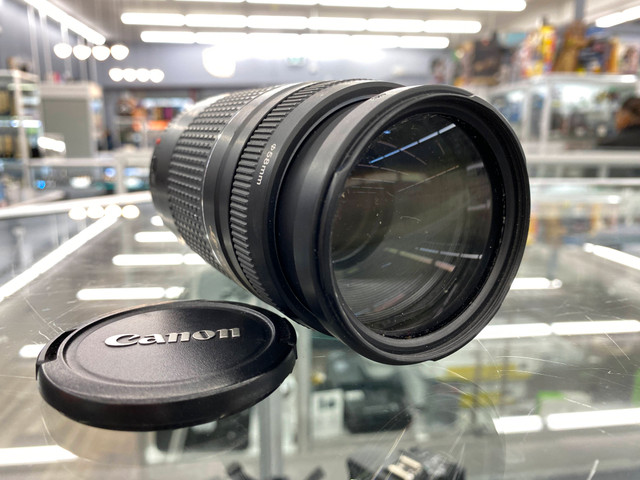 Canon 75-300 III USM EF Camera Lens in Cameras & Camcorders in City of Toronto - Image 2