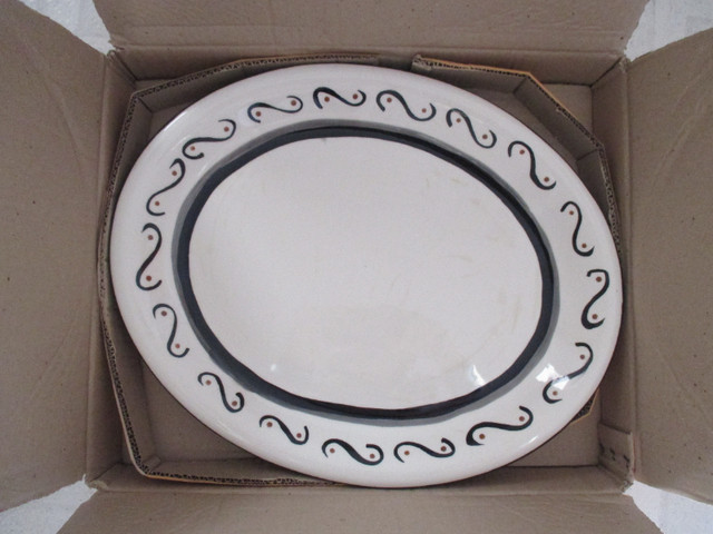 Lage oval Platter in Kitchen & Dining Wares in Winnipeg - Image 3