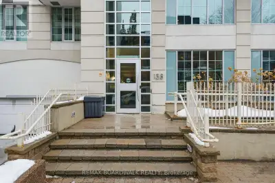 Welcome to 138 Somerset Street West, in sought-after Somerset Gardens. Unit 908, is a beautiful 1-be...