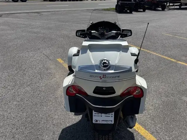 2011 Can-Am SPYDER RT LIMITED in Sport Touring in Lanaudière - Image 8