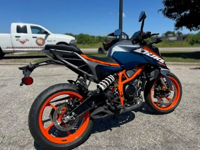 2025 KTM 390 Duke in Sport Bikes in Oakville / Halton Region - Image 4