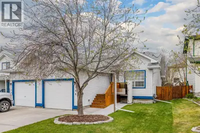 This beautifully maintained 1+2 bedroom + den, 3 bath bungalow duplex is quietly tucked away on a cu...