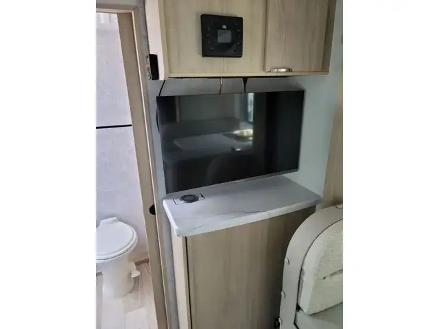 2025 Winnebago Micro Minnie 2108TB in Travel Trailers & Campers in Penticton - Image 11