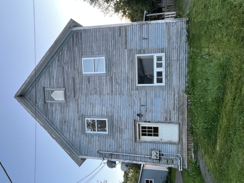 Spacious 3 bedroom 2 bath duplex in beautiful Sussex N.B. Long Term