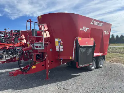 2024 TRIOLIET SOLOMIX 2 2600 ZK-T TMR FEED MIXER STOCK # A102580 TWIN AUGER 930 CUBIC FEET CAPACITY...