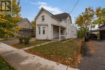 LEGAL DUPLEX WITH TWO VACANT UNITS, SEPARATE HYDRO METERS & UPDATED MECHANICALS! For investors looki...