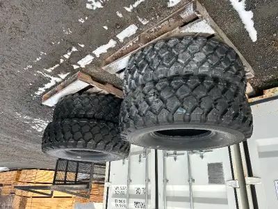 Pneu Michelin 395/85/R20 Matériaux et surplus Lefebvre. 196 route 143, St-François-du-lac. 450-568-2...