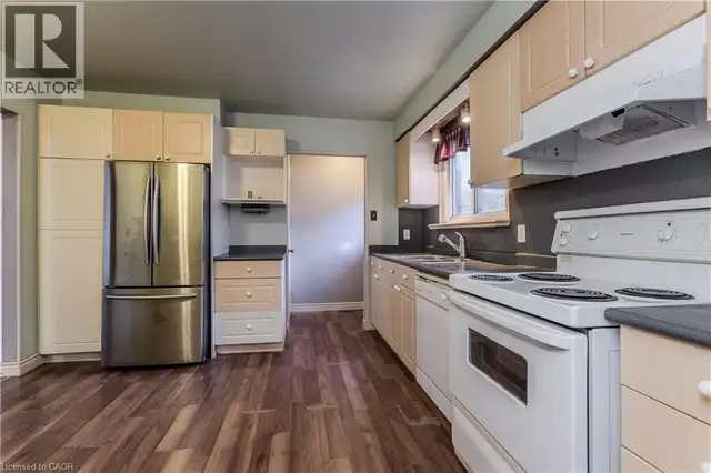 3196 CENTENNIAL Drive Burlington, Ontario in Houses for Sale in Oakville / Halton Region - Image 16