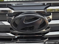 This Hyundai Tucson has a dependable Regular Unleaded I-4 2.5 L/152 engine powering this Automatic t... (image 8)