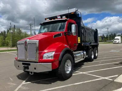 2026 CANDY APPLE RED T880 WITH 15.5' BLACK BIBEAU DUMP BODY, READY TO GO TO WORK !! 2026 Kenworth T8...