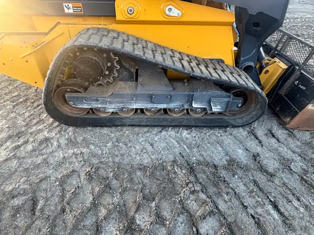 2024 John Deere 331G with 930 Hours in Heavy Equipment in Calgary - Image 11