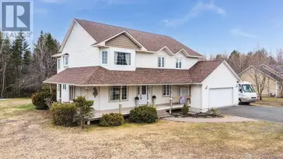 Welcome to this spacious and versatile home in sought-after Lakeside Estates on Frederictons Northsi...