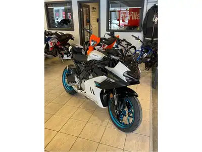 CFMOTO 675 SS 2026 Neuf Garantie 5 ans Blanc Glacier Taux Promotionnel 5.99% 72 mois FINANCEMENT FAC...