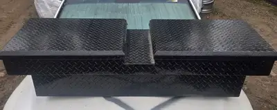 Mini Truck over the rail tool box. Measurments: 60'' over the rail. 51'' inside the box. small dent...