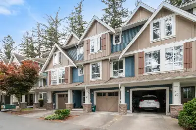 This beautifully maintained 3 bedroom, 3 bathroom 1979sqft, townhouse offers the perfect blend of co...