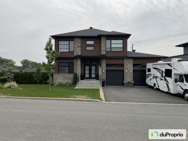 $945,000 - Intergenerational for sale in St-Paul — photo 1