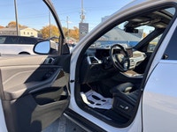 . Engine: Intercooled Turbo Gas/Electric I-6 3.0 L/183 (image 9)