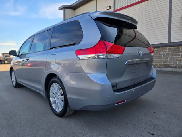2014 Toyota Sienna LIMITED / AWD / SUNROOF / LEATHER 7 PASSAGER in Cars & Trucks in West Island - Image 6