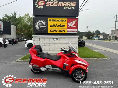 Can-Am Spyder RT S SE5 ( semi-automatique 5 vitesses ) 2012 avec 47 270 KM. machine idéale pour les...