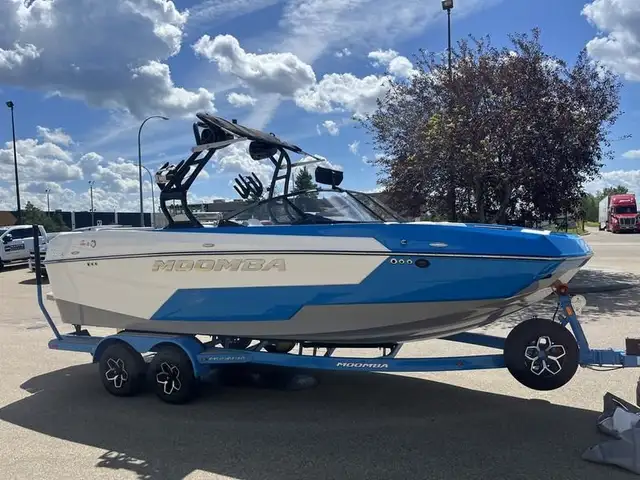 2025 Moomba Max in Powerboats & Motorboats in Edmonton - Image 2