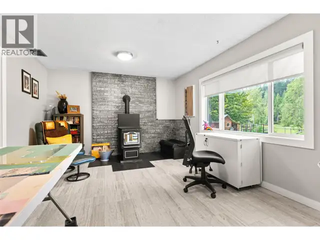 1750 Highway 23 South Highway S Revelstoke, British Columbia in Houses for Sale in Revelstoke - Image 19