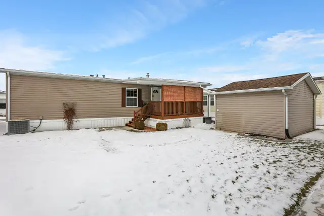 ONE LEVEL LIVING BUNGALOW - 3 BED, 2 BATH in Houses for Sale in Hamilton - Image 11