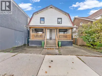 BEAUTIFULLY RENOVATED DUPLEX - A PRIME INVESTMENT OPPORTUNITY! Discover this stunning, fully renovat...
