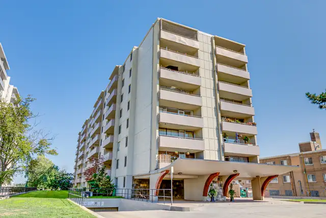 2335 Lake Shore Blvd West - Two Bedroom Apartment Apartment for  in Long Term Rentals in Mississauga / Peel Region - Image 3