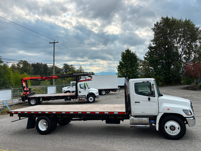 2018 Hino 338 24' FlatDeck in Heavy Trucks in Abbotsford - Image 3
